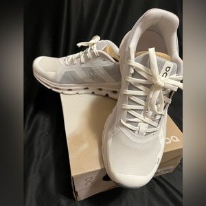 Cloudrunner
White Frost
US 9
EU
40.5
UK 7